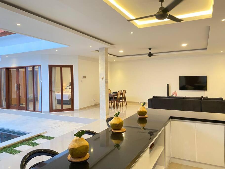 Villa Akmali Umalas 2Br With Private Pool & Jacuzzi Canggu Eksteriør billede